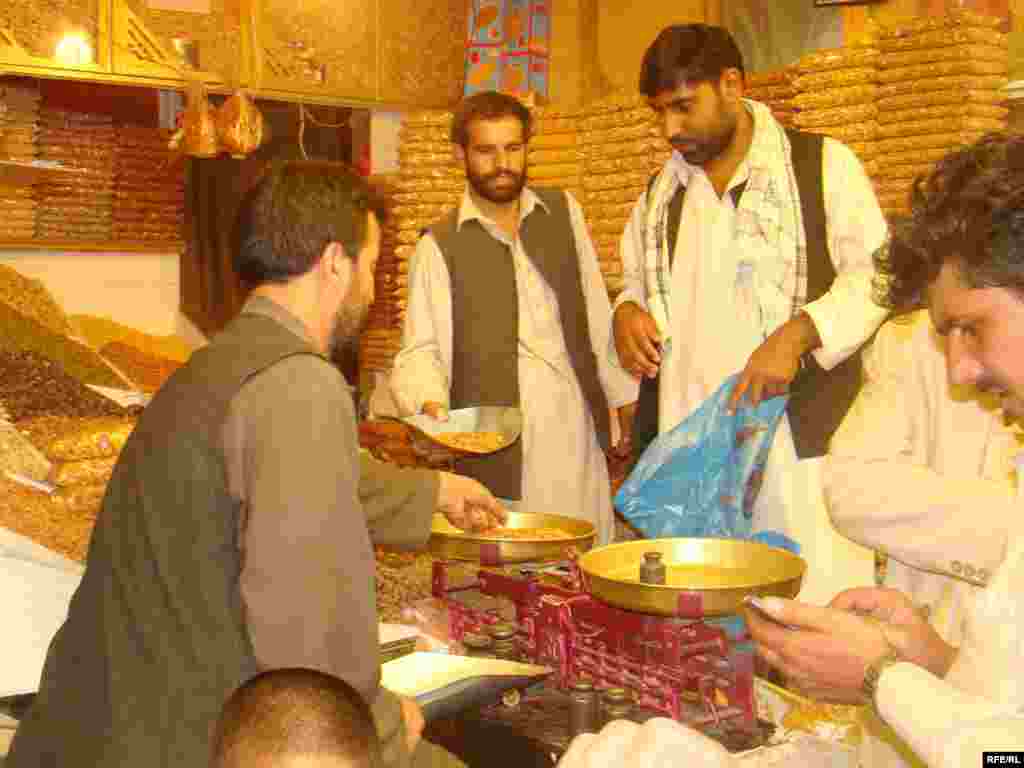 پر دکانونو نوبت نه شته