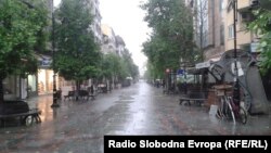 Улица Македонија за време на дожд
