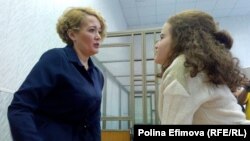 Анастасия Шевченко (слева)