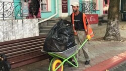 Уборка улиц в Керчи накануне вероятного приезда Владимира Путина