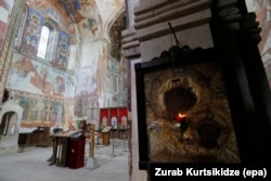 Interiorul mănăstirii. Unele picturi murale datează din secolul al XII-lea.