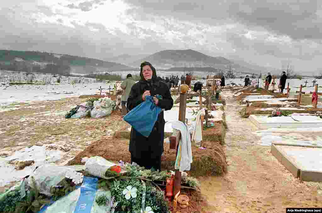 A picture dated December 24, 1995, shows Bosnian Serb Melica Saric mourning at the grave of her son Velimir who was killed in October 1995 in Sarajevo&#39;s Serb-held suburbs.