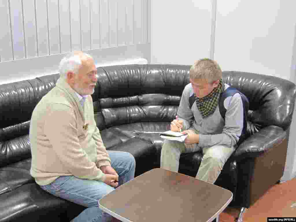 АЛ РТВ исломий канали режисс&euml;ри ва муҳаррири Орифжонов Рустам татар журналистларига интервью бермоқда. 