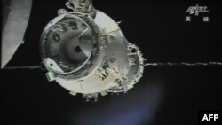 The Shenzhou-9 spacecraft approaching the Tiangong-1 module for the automated docking on June 18.