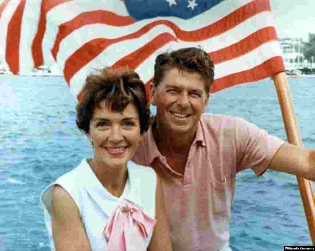Рональд и Нэнси Рейганы на яхте в Калифорнии, 1964 год
