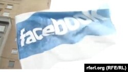Флаг с логотипом Facebook