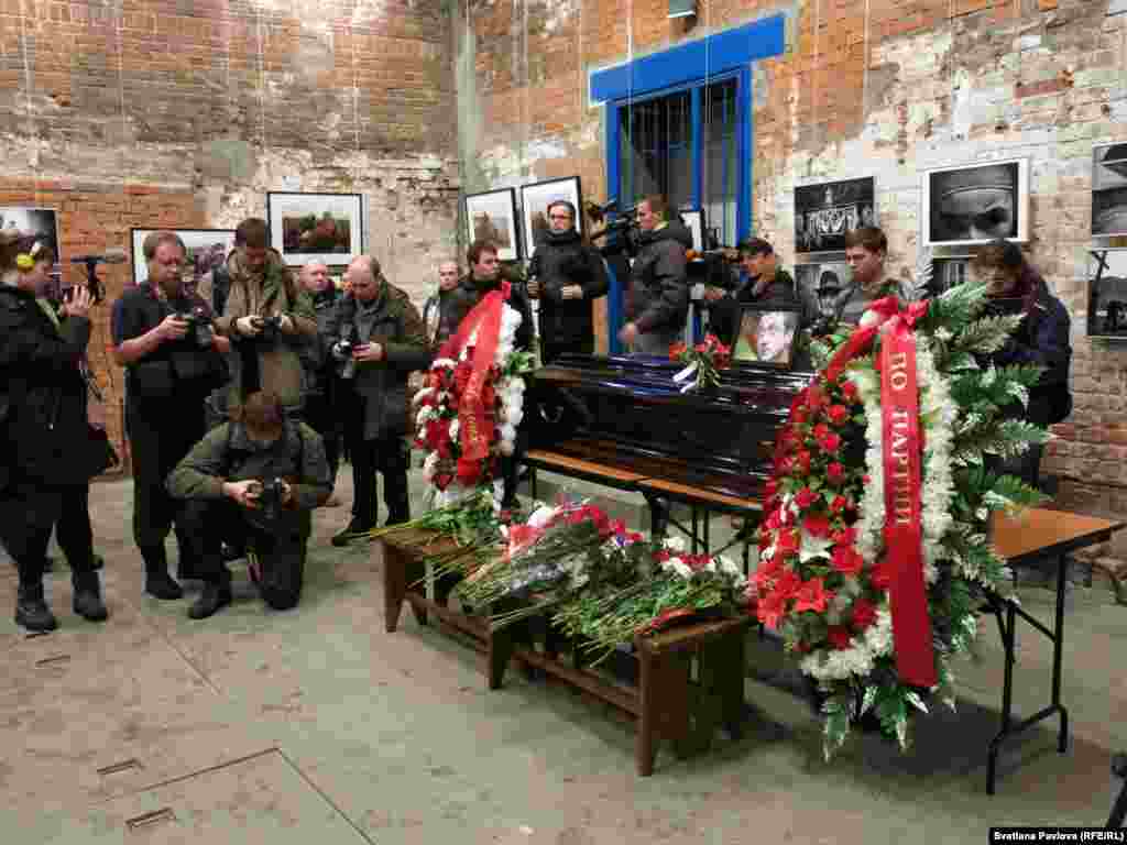 Панихида по Долматову вызвала большой интерес представителей СМИ