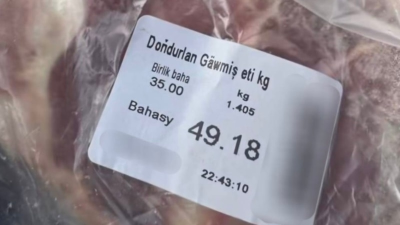 Ahalda ilata arzan bahadan çäkli möçberde satylýan doňdurylan et üçin dükanlarda uly nobatlar döredi