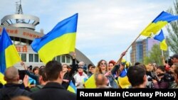 Діана Берг під час мітингу у Донецьку