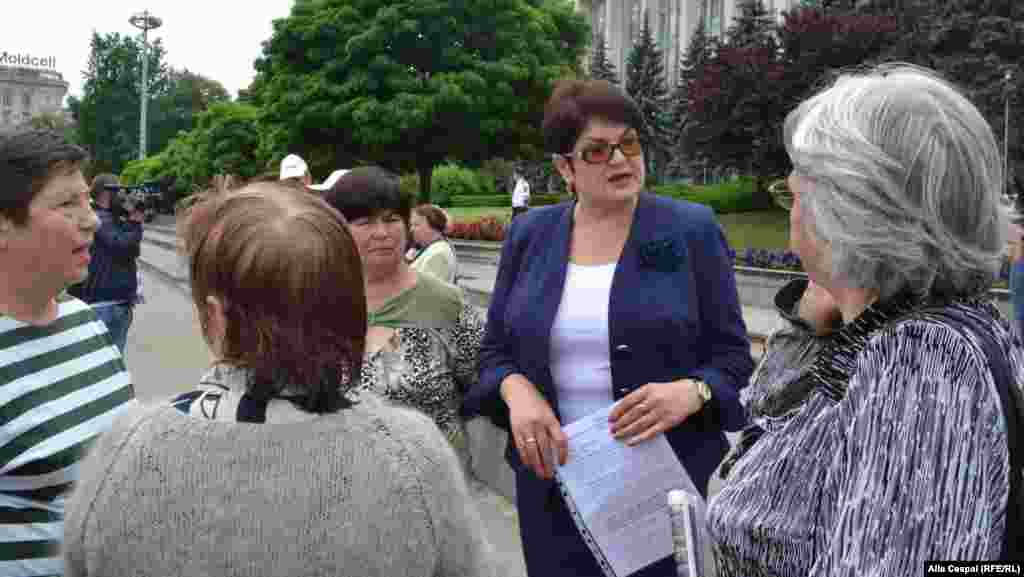 Valentina Buliga de vorbă cu sindicaliştii