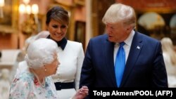 ԱՄՆ նախագահ Դոնալդ Թրամփին և առաջին տիկին Մելանիային Բուքինգհեմյան պալատում ընդունել է թագուհի Եղիսաբետ երկրորդը, Լոնդոն, 3 հունիսի, 2019թ.