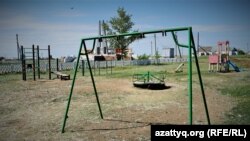 Детская площадка в Казахстане (архивное фото)