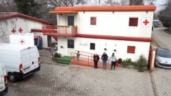 Храна, лекови и топла постела за бездомниците 