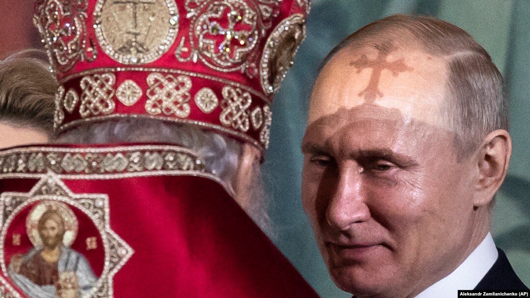 Vladimir Putin u crkvi, fotoarhiv