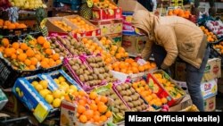 Tehran fruit market. File photo 
