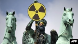Greenpeace protesters at Berlin's Brandenburg Gate on May 29 to express opposition to nuclear power