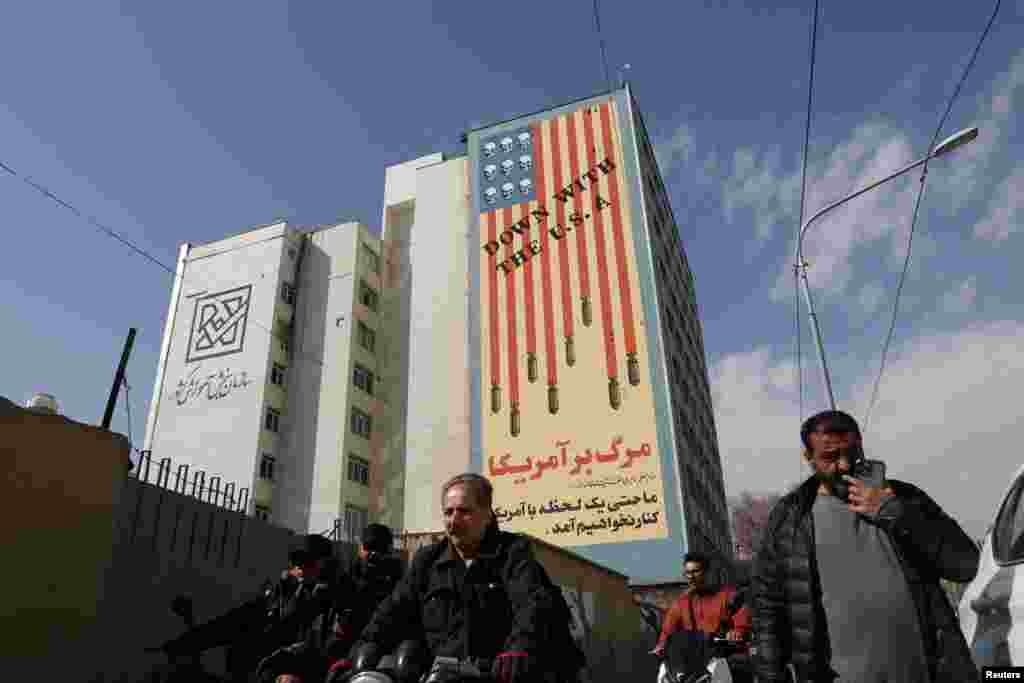 Napad se dogodio samo nekoliko dana nakon američko-iranskih nuklearnih pregovora. Na fotografiji: ljudi bježe nakon raketnih napada. 