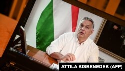 Prim ministrul Viktor Orban anunțând declararea carantinei parțiale