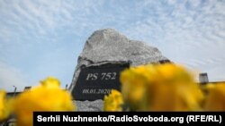 На території аеропорту «Бориспіль» відкрили сквер пам’яті жертвам авіакатастрофи літака МАУ рейсу PS752, що був збитий поблизу Тегерана. Київ, 17 лютого 2020 року