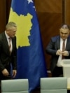 Kryetari i Kuvendit të Kosovës, Dimal Basha, duke administruar shortin për nënkryetar, më 28 gusht 2025.