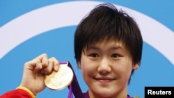 Ye Shiwen sa zlatom koje je osvojila u plivanju na 400m