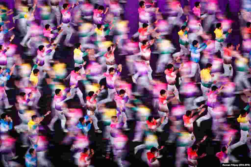 Participants perform during the Asian Culture Carnival at the National Stadium in Beijing on May 15. (epa-EFE/Roman Pilipey)