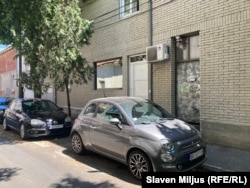 Adresa na kojoj je registrovano šest političkih udruženja. Na adresi nema njihovih obeležja.