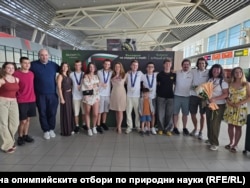 Биолозите с ръководителите и семействата им