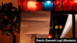 Svijeće za ubijenu novinarku Daphne Caruana Galizia na Malti