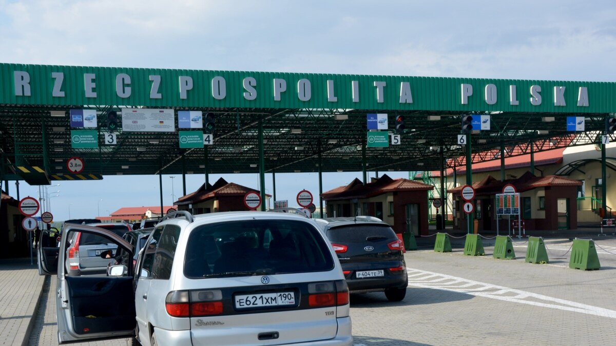 Полският министър на отбраната Мариуш Блашчак съобщи, че е наредил