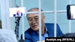 Лидер оппозиционной парламентской фракции «Ата Мекен» Омурбек Текебаев на суде по его делу. Бишкек, 5 июня 2017 года.