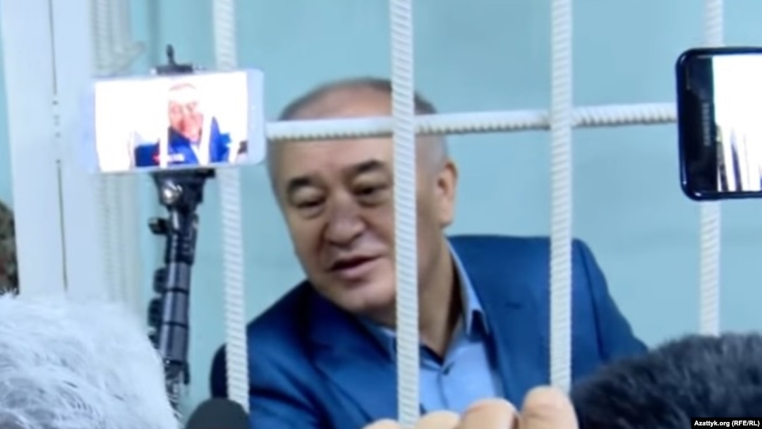 Kyrgyz opposition leader Omurbek Tekebaev in court earlier this year. 
