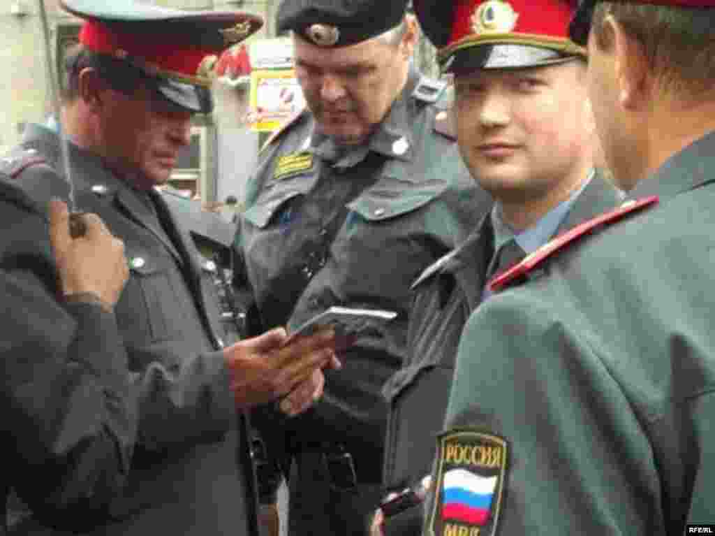 Autoritățile ruse dau o interpretare restrictivă articolului de lege: dreptul la întrunire al polițiștilor
