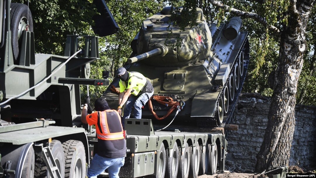 Workers remove a Soviet T-34 tank installed as a monument in Narva, Estonia, on August 16.