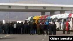 Туркменские дипломаты встретились с водителями и посоветовали оплатить неустойку