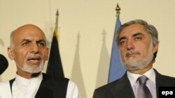 Ashraf Ghani (sol) və Abdullah Abdullah 