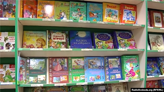 Література українською мовою в окупованому Донецьку – популярна, кажуть продавці книжкових магазинів