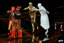 Cântărețul grec Akylas Mytilinaios, cu numele de scenă Akylas, evoluând cu piesa „Ferto” în prima semifinală a Eurovision, pe 12 mai