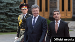 Президенты Украины Петр Порошенко и Болгарии Росен Плевнелиев, архивное фото, 2015 год, Киев
