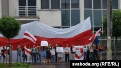 Пикет в защиту белорусских активистов за права человека в Варшаве.