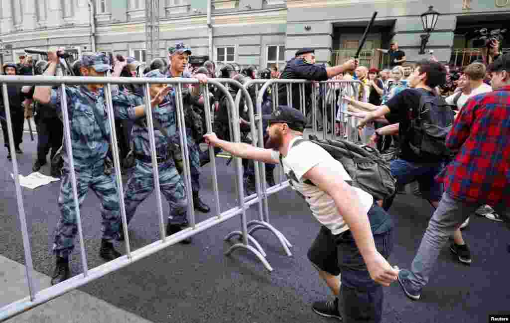 Scuffles took place in Moscow, where around 2,000 protesters reportedly started marching toward the Kremlin before being stopped by metal barriers and lines of police.&nbsp;