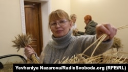 До в’язання дідуха долучились волонтерки організації «Запорозькі берегині»