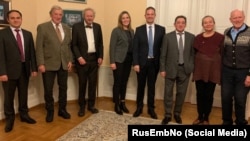 Представители НПО «Народная дипломатия – Норвегия» в российском посольстве в Осло (четвертый справа Хендрик Вебер), 11 января 2019 года