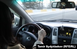 Some Turkmen women who used to drive have reportedly stopped because they don't want to have their documents confiscated. (file photo)