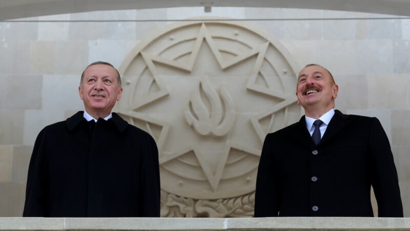 ბაქოში მასშტაბურად აღინიშნა მთიანი ყარაბაღის ომში გამარჯვების მეორე წლისთავი, ალიევმა ერდოანს უმასპინძლა