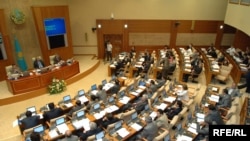 Зал заседания мажилиса парламента Казахстана. Астана, 28 октября 2009 года.