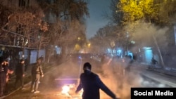 تصویری از اعتراضات شامگاه جمعه در تهران، ۱۹ دی