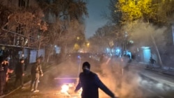 شاهدان عینی از تداوم سرکوب و اعتراض زیر سایه خاموشی اینترنت می‌گویند