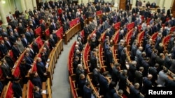 Вранці в парламенті вшанували хвилиною мовчання загиблих внаслідок протистояння на Грушевського, 28 січня 2014 року