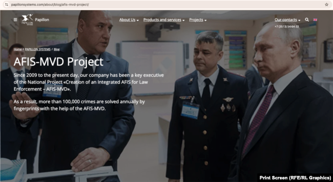Përfaqësuesit e kompanisë Papilon ia demonstrojnë se si funksionon teknologjia biometrike presidentit rus, Vladimir Putin. Ky ilustrim është marrë nga ueb-faqja e kësaj kompanie ruse.